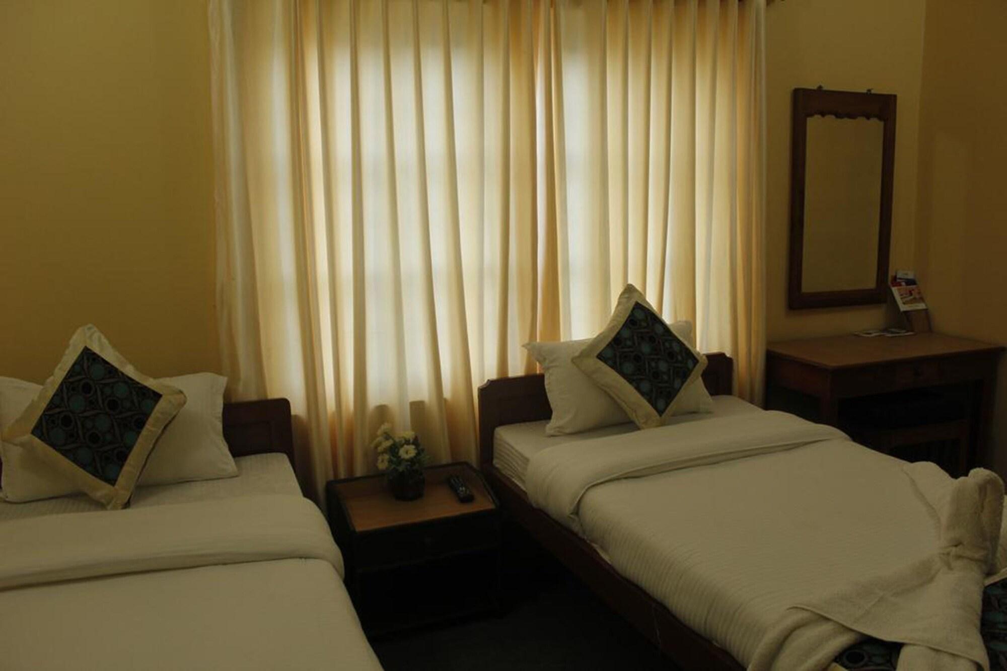 Hotel Nana Pokhara Extérieur photo