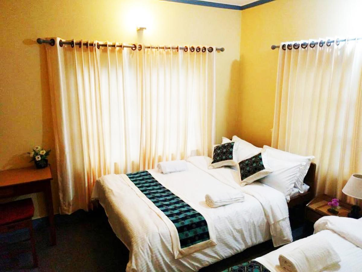 Hotel Nana Pokhara Extérieur photo